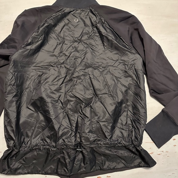 Lululemon Swept Along Jacket size 6 - Picture 3 of 6